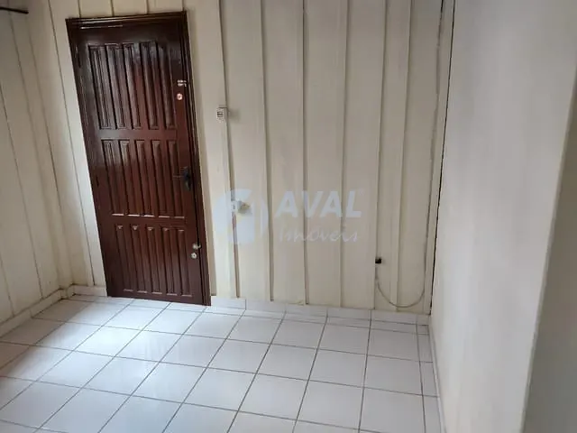 Casa 3 quartos e 1 banheiro, para alugar, no bairro Capão da Imbuia em Curitiba