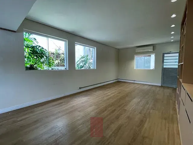 Casa com 320m², para alugar, no bairro Sumaré em São Paulo