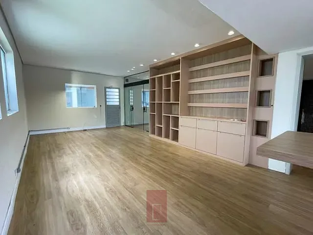 Casa com 320m², para alugar, no bairro Sumaré em São Paulo