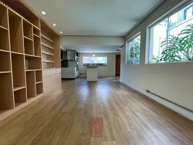 Casa com 320m², para alugar, no bairro Sumaré em São Paulo