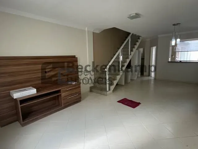 Casa com 140m² 3 quartos e 3 banheiros, à venda, no bairro Jardim Amalia em Volta Redonda