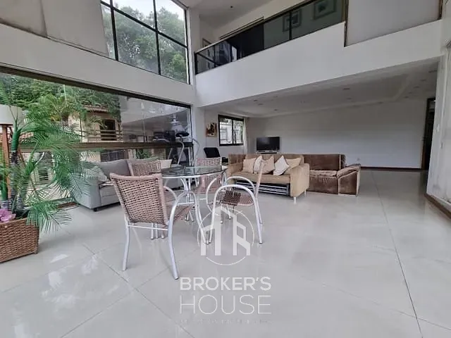 Casa com 380m² 4 quartos e 6 banheiros, à venda ou para alugar, no bairro Santa Lucia em Vitória
