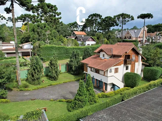 Casa com 1005m² 3 quartos e 4 banheiros, à venda, no bairro Vila Capivari em Campos Do Jordão