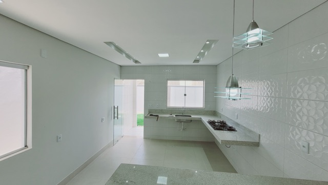 Casa com 200m² 3 quartos e 3 banheiros, à venda, no bairro Bairro Parque Olímpico em Governador Valadares