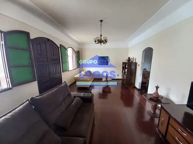 Casa com 542m² 5 quartos e 1 banheiro, à venda, no bairro República em João Monlevade