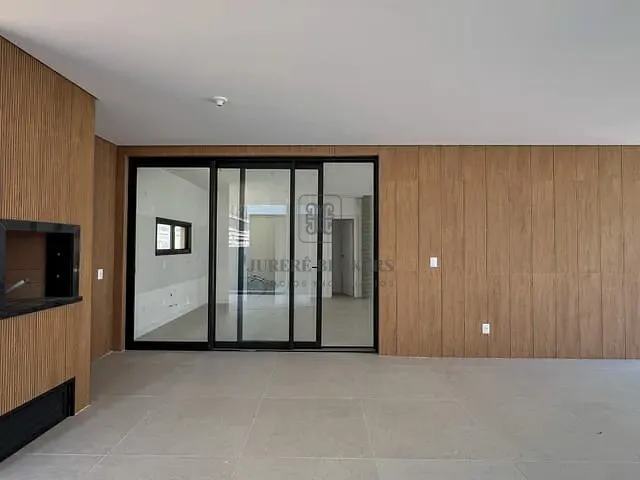 Casa 3 quartos e 4 banheiros, à venda, no bairro Cacupé em Florianópolis