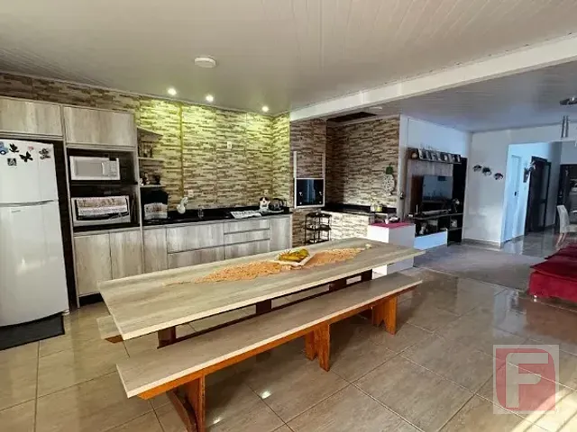 Casa 4 quartos e 3 banheiros, à venda, no bairro Distrito de Sai em Sai