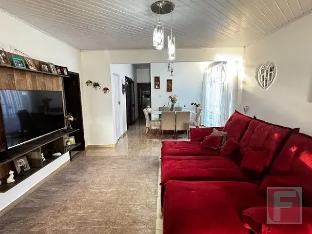 Casa 4 quartos e 3 banheiros, à venda, no bairro Distrito de Sai em Sai