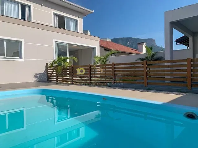 Casa com 360m² 3 quartos e 3 banheiros, à venda, no bairro Pedra Branca em Palhoça