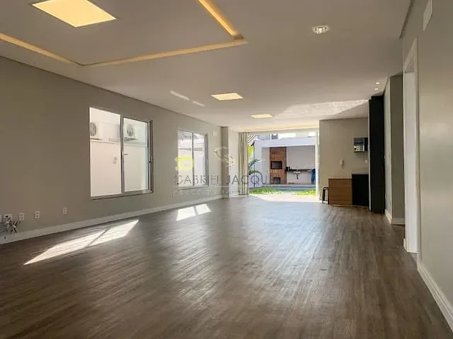 Casa com 360m² 3 quartos e 3 banheiros, à venda, no bairro Pedra Branca em Palhoça