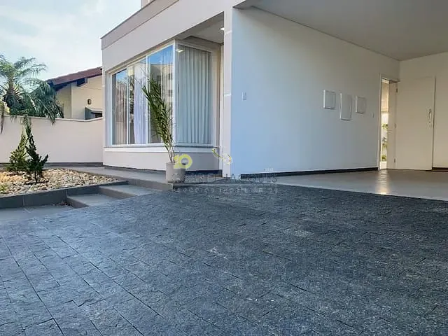 Casa com 360m² 3 quartos e 3 banheiros, à venda, no bairro Pedra Branca em Palhoça