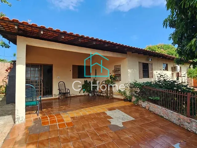 Casa com 375m² 3 quartos e 1 banheiro, à venda, no bairro Parigot de Souza 2 em Londrina