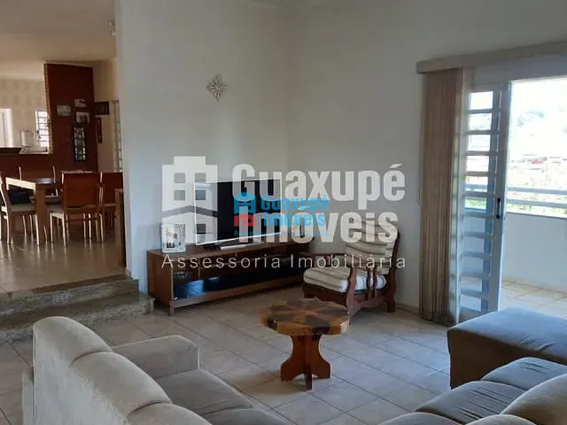 Casa com 360m² 3 quartos e 2 banheiros, à venda, no bairro Agenor de Lima em GUAXUPÉ