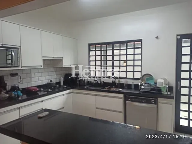Casa com 350m² 3 quartos e 3 banheiros, à venda, no bairro Jardim Vista Alegre em Paulínia