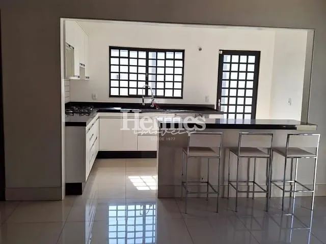 Casa com 350m² 3 quartos e 3 banheiros, à venda ou para alugar, no bairro Jardim Vista Alegre em Paulínia