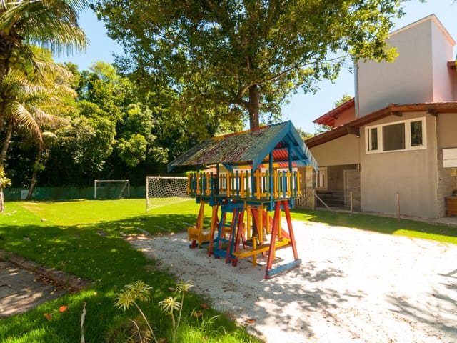 Casa com 1550m² 16 quartos e 18 banheiros, à venda, no bairro Aldeia da Praia em Guarapari