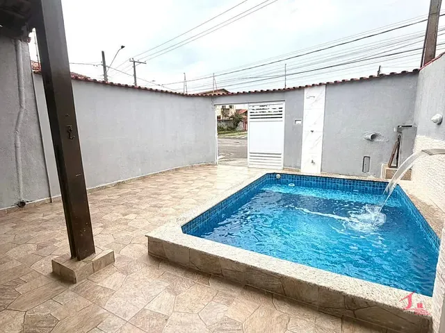 Casa com 182m² 3 quartos e 2 banheiros, à venda, no bairro Agenor de Campos em Mongaguá