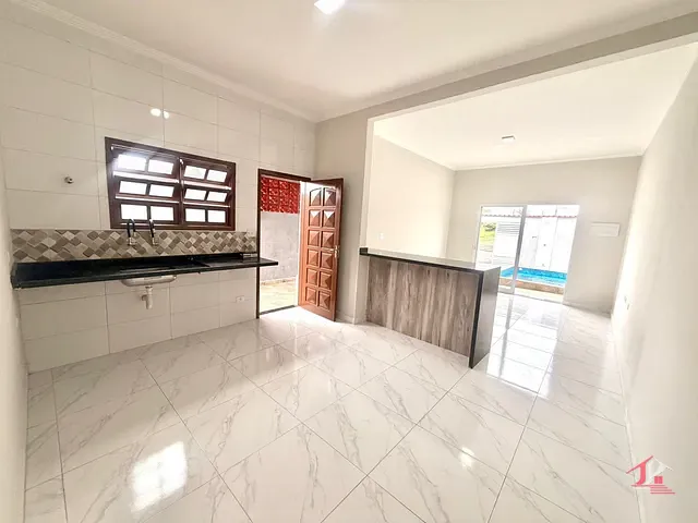 Casa com 182m² 3 quartos e 2 banheiros, à venda, no bairro Agenor de Campos em Mongaguá
