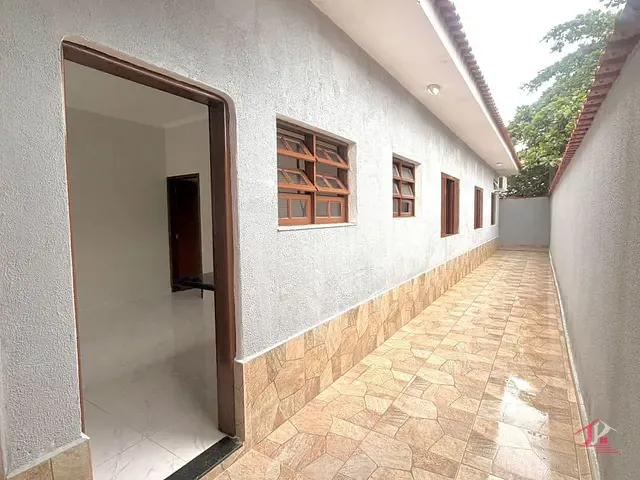 Casa com 182m² 3 quartos e 2 banheiros, à venda, no bairro Agenor de Campos em Mongaguá