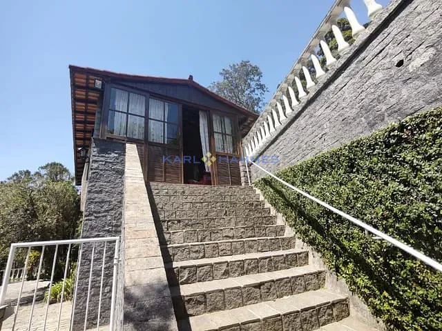 Casa 3 quartos e 5 banheiros, à venda, no bairro Quitandinha em Petrópolis