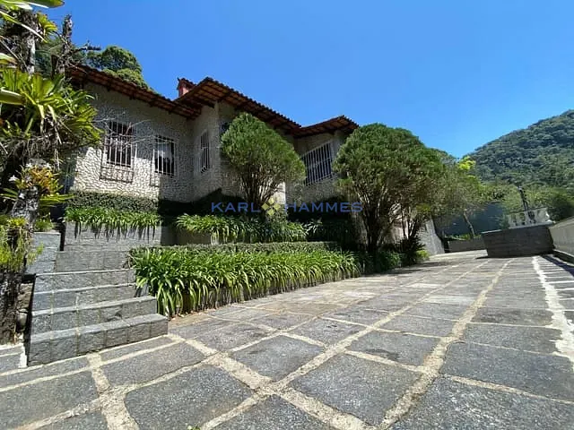 Casa 3 quartos e 5 banheiros, à venda, no bairro Quitandinha em Petrópolis