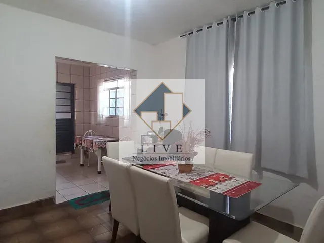 Casa 4 quartos e 2 banheiros, à venda, no bairro Vila Mathiesen em Americana