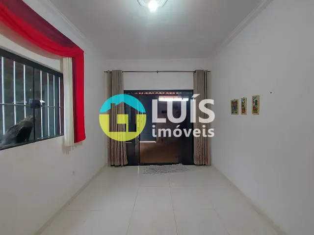 Casa com 300m² 1 quarto e 1 banheiro, à venda, no bairro Taquaral em Guaranésia