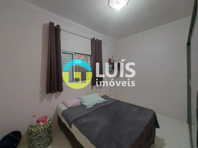 Casa com 300m² 1 quarto e 1 banheiro, à venda, no bairro Taquaral em Guaranésia
