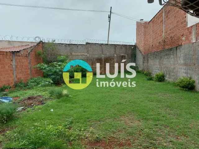 Casa com 300m² 1 quarto e 1 banheiro, à venda, no bairro Taquaral em Guaranésia