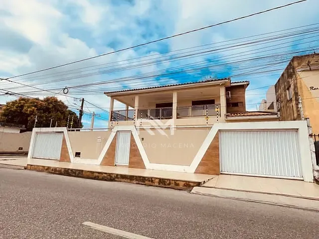 Casa com 272m² 4 quartos e 4 banheiros, à venda, no bairro Jardim Aeroporto em Bayeux
