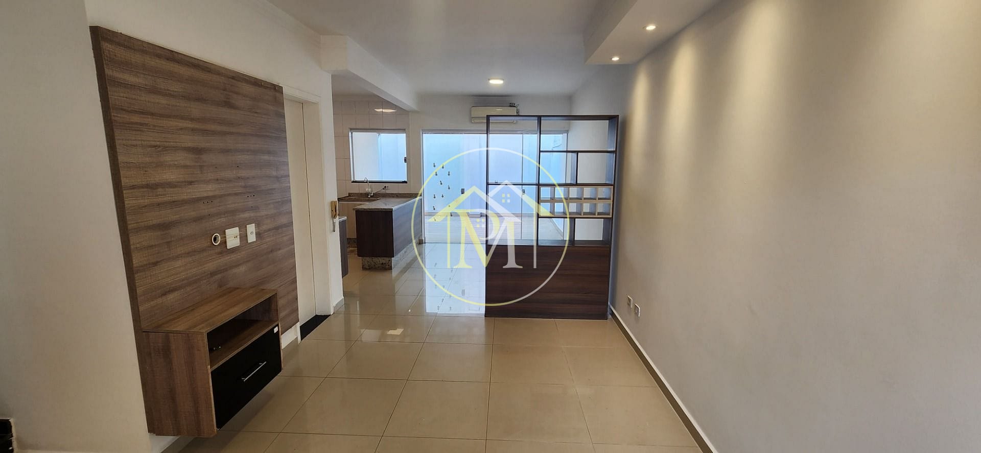 Casa à venda com 3 quartos, 120m² - Foto 1