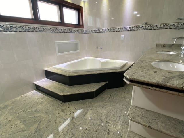 Casa 3 quartos e 4 banheiros, à venda, no bairro Engordadouro em Jundiaí