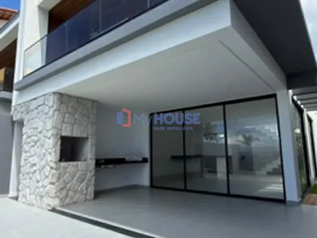 Casa com 240m² 4 quartos e 5 banheiros, à venda, no bairro Nossa Senhora da Vitória em Ilhéus