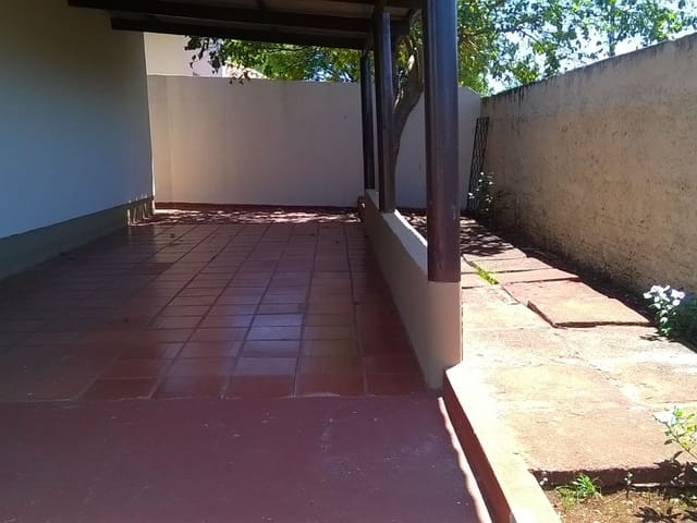 Foto do Casa - Casa com 2 dormitórios para alugar, 78 m² por R$ 970/mês - Lindóia - Londrina/PR | Imobiliária Natal LTDA