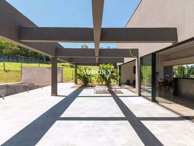 Casa com 1350m² 4 quartos e 6 banheiros, à venda, no bairro Loteamento Terras de Canaã em Cambé