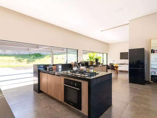 Casa com 1350m² 4 quartos e 6 banheiros, à venda, no bairro Loteamento Terras de Canaã em Cambé