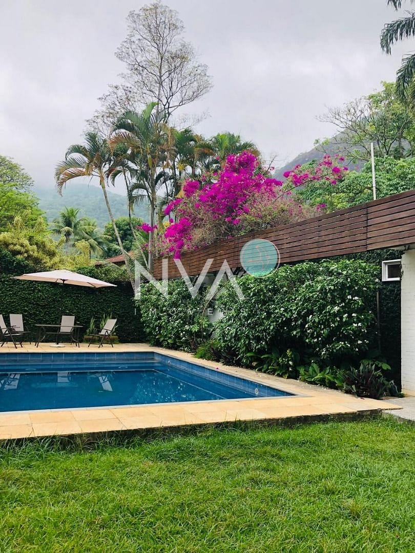 Casa à venda e aluguel com 5 quartos, 498m² - Foto 1