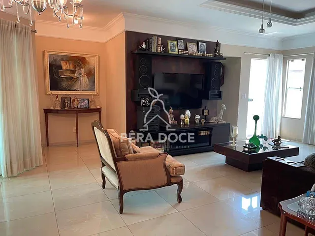 Casa 5 quartos e 4 banheiros, à venda, no bairro Residencial Mário de Almeida Franco em Uberaba