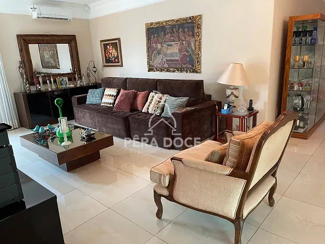 Casa 5 quartos e 4 banheiros, à venda, no bairro Residencial Mário de Almeida Franco em Uberaba