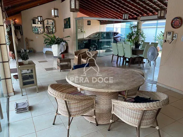 Casa 5 quartos e 4 banheiros, à venda, no bairro Residencial Mário de Almeida Franco em Uberaba