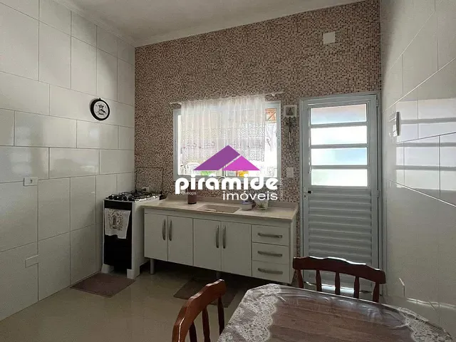 Casa com 250m² 2 quartos e 3 banheiros, à venda, no bairro Cidade Vista Verde em São José dos Campos