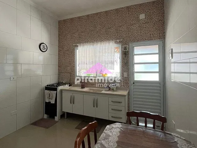 Casa com 250m² 2 quartos e 3 banheiros, à venda, no bairro Cidade Vista Verde em São José dos Campos