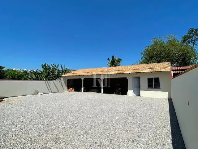 Casa com 600m² 3 quartos e 1 banheiro, à venda, no bairro Universitário  em Tijucas