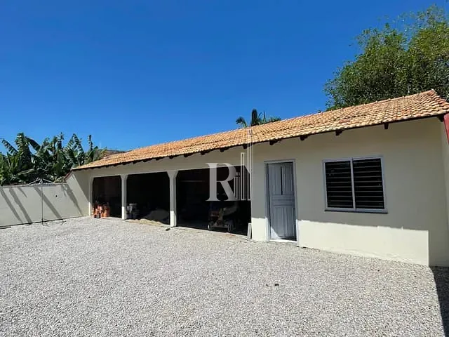 Casa com 600m² 3 quartos e 1 banheiro, à venda, no bairro Universitário em Tijucas