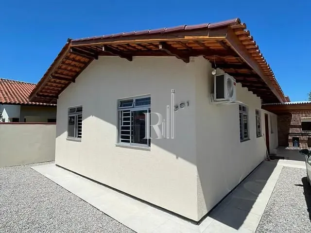 Casa com 600m² 3 quartos e 1 banheiro, à venda, no bairro Universitário em Tijucas