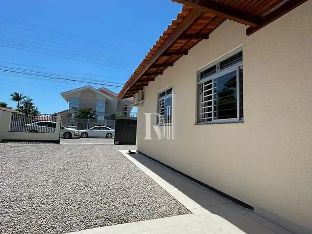 Casa com 600m² 3 quartos e 1 banheiro, à venda, no bairro Universitário em Tijucas