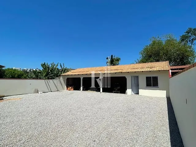 Casa com 600m² 3 quartos e 1 banheiro, à venda, no bairro Universitário em Tijucas