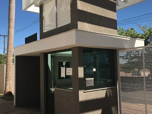Casa 3 quartos e 3 banheiros, à venda, no bairro Parque das Indústrias em Londrina