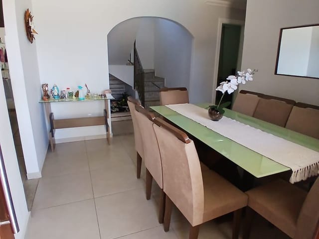 Casa com 400m² 4 quartos e 2 banheiros, para alugar, no bairro Boa Esperança em Santa Luzia