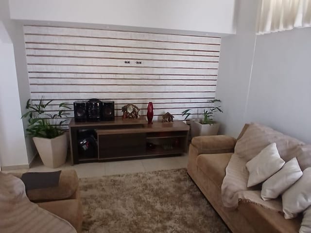 Casa com 400m² 4 quartos e 2 banheiros, para alugar, no bairro Boa Esperança em Santa Luzia